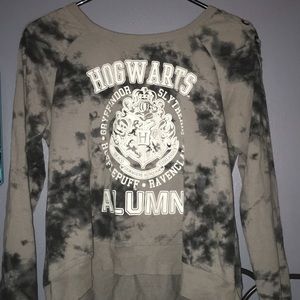 A hog warts shirt